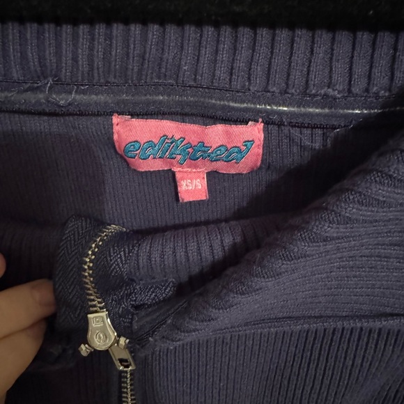 Off-Shoulder Ribbed Zip-Up Sweater - Picture 3 of 3